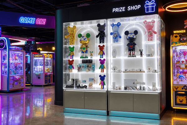 Twin-column transparent acrylic cabinet, LED backlit, Bearbrick/figure display, metal base cabinet Model A-02