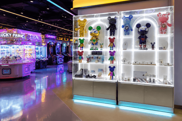 Twin-column transparent acrylic cabinet, LED backlit, Bearbrick/figure display, metal base cabinet Model A-02